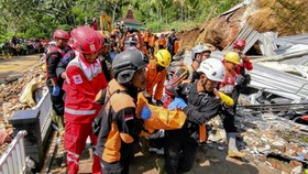 FOTO: Tanah Longsor di Purworejo, Sekeluarga Tewas