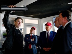 Elon Musk Sesumbar Roket SpaceX Akan Terbang ke Mars Tahun Depan