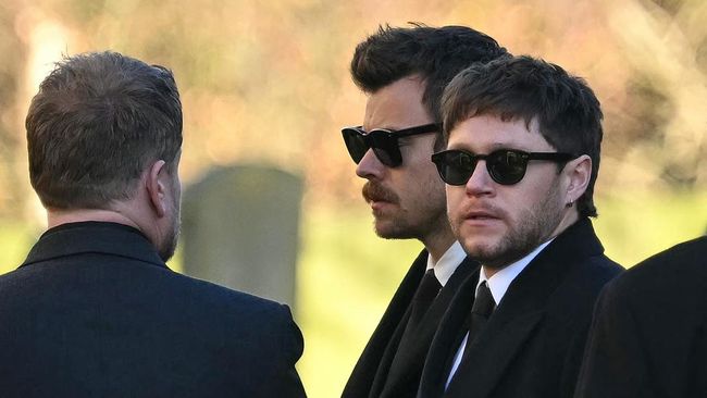 Musisi yang jadi teammate di One Direction, Harry Styles, Louis Tomlinson, Niall Horan, dan Zayn Malik, tiba di pemakaman Liam Payne.