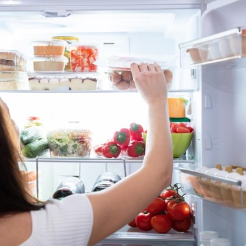7 Kebiasaan Buruk yang Bikin Kulkas Cepat Rusak dan Gampang Bau, Wajib Dihindari!