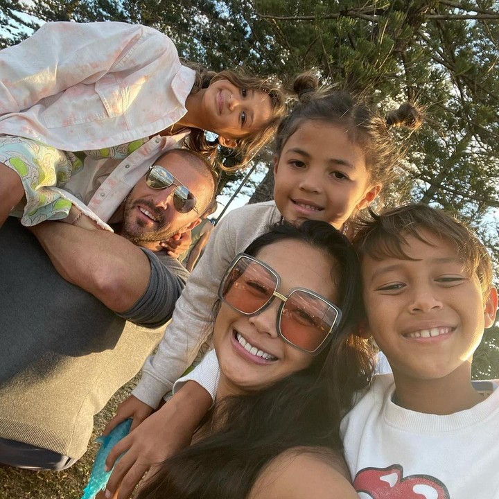 <p>Indah Kalalo menikah dengan Ibrahim Justin Werner yang berkebangsaan Australia pada 2011. Perempuan yang masih aktif di dunia <em>entertainment</em> Tanah Air itu diketahui menetap di Bali bersama suami dan ketiga anaknya. (Foto: Instagram@indahkalalo)</p>