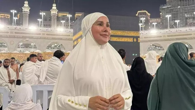 Transgender Isa Zega dipolisikan mengenai dugaan penistaan kepercayaan buntut memakai hijab saat melaksanakan ibadah umrah.