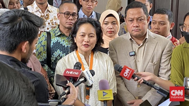 Kejagung Periksa Istri Tom Lembong di Kasus Perintangan Korupsi Gula Kejagung memeriksa Maria Franciska Wihardja, istri eks Menteri Perdagangan, Thomas Trikasih Lembong dalam kasus perintangan penyidikan korupsi gula.
