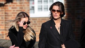 Kate Cassidy Pacar Liam Payne Tiba Jelang Upacara Pemakaman