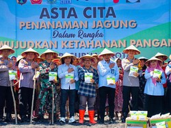 Polres Pasuruan Kota Gotong Royong Tanam Jagung Dukung Ketahanan Pangan