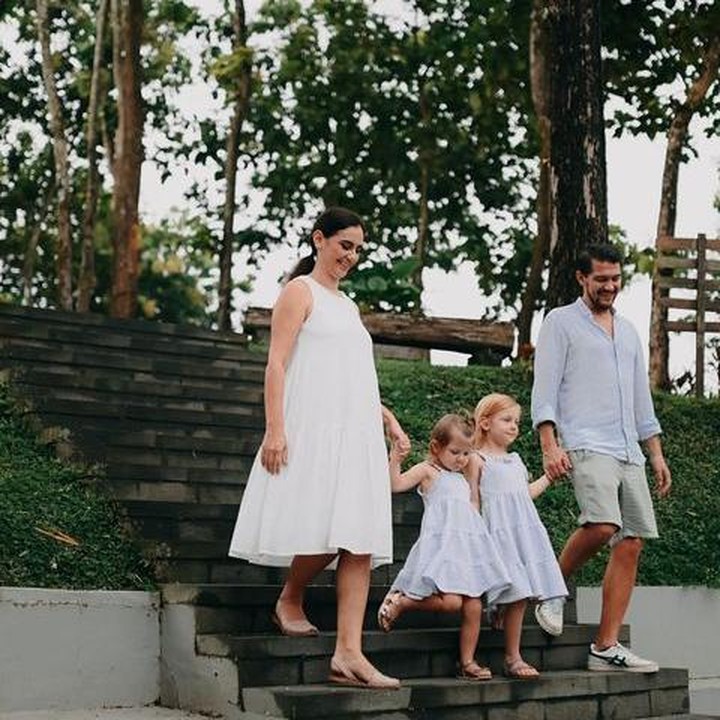 <p>Marissa Nasution menikah dengan pria asal Jerman bernama Benerdikt Brueggemann pada 2017 lalu. Setelah menikah, keduanya dikaruniai dua anak perempuan yang cantik. Mereka adalah Alaia Moana Brueggemann dan Olivia Luna. (Foto: Instagram@marissaln)</p>