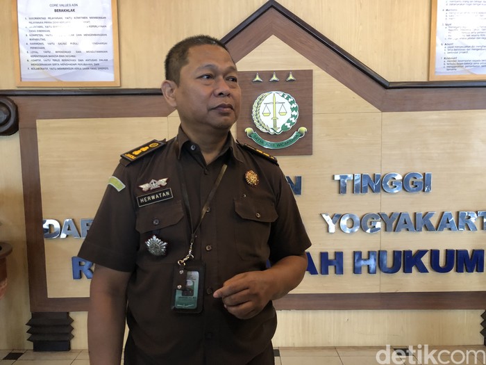 Kasi Penkum Kejati DIY, Herwatan saat ditemui wartawan di kantornya, Rabu (20/11/2024).