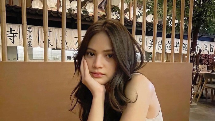 img-title Tampil Stylish dengan Ide Outfit Ala Maudy Effrosina