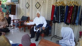 Risma Dorong Kemandirian Perajin Batik Magetan, Tawarkan Pelatihan