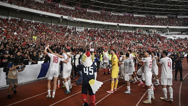 Gelandang Timnas Indonesia Thom Haye mengaku sulit mendengarkan teriakan rekan-rekannya di lapangan saat bertanding di Stadion GBK.