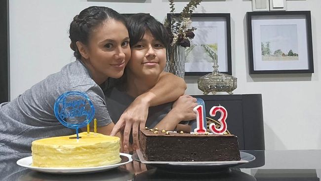 7 Potret Wulan Guritno Rayakan Ultah Sang Putra Alric, Ketampanannya Curi Perhatian