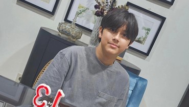 img-title Wulan Guritno Rayakan Ultah Alrik Putranya dengan Adilla, Visual Tampan Disorot
