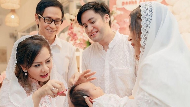 Potret Aqiqah Putri Pertama Kevin Aprilio Potret Aqiqah Putri Pertama Kevin Aprilio