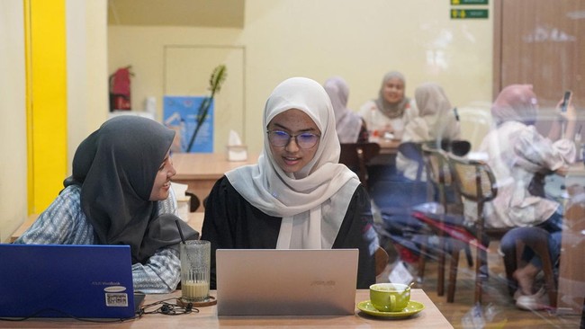 FOTO: Melihat Satu-satunya Kafe yang Dikelola Perempuan di Banda Aceh