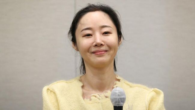 Min Hee Jin Putuskan Mundur dari ADOR dan Tinggalkan HYBE