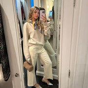 Get The Look: Gaya Sweater Weather Elegan dari Sofia Richie