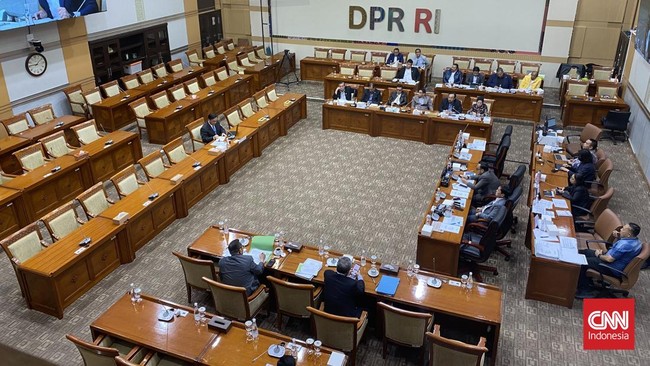 56 Organisasi Sudah Kirim Masukan Soal RKUHAP Ketua Komisi III DPR, Habiburokhman, terima masukan dari 56 organisasi terkait revisi RKUHAP. Pembahasan resmi akan dimulai usai reses.