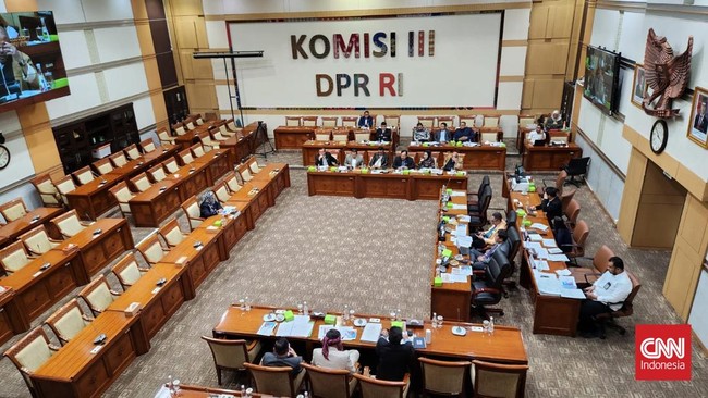 Komisi III DPR RI menggelar rapat dengar pendapat tertutup dengan Jaksa Agung Muda Bidang Tindak Pidana Khusus membahas kasus-kasus korupsi, Rabu (5/3) siang.