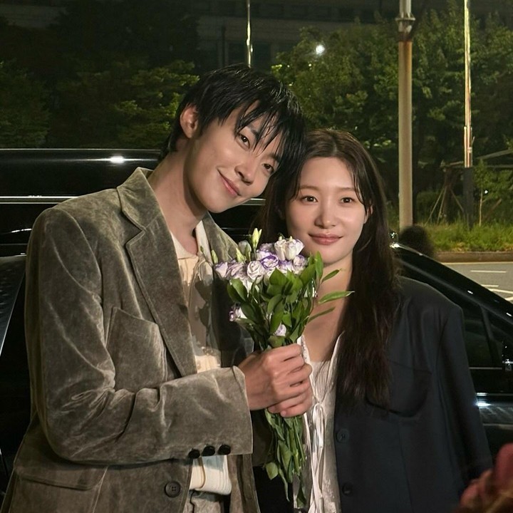 <p>Baik Jung Chaeyeon maupun Hwang In Youp, keduanya kompak membagikan momen kebersamaan mereka selama syuting Family By Choice di akun Instagram masing-masing. Hal ini tentunya mengundang perhatian netizen. (Foto: Instagram @hi_high_hy)</p>