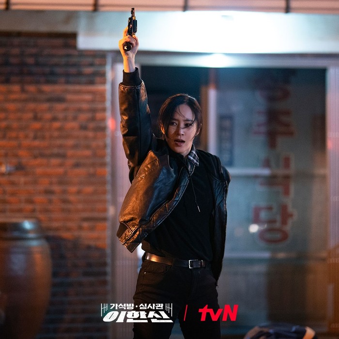 Demi mendalami karakternya yang banyak terlibat berbagai aksi menangkap kejahatan, Yuri bahkan mendedikasi waktu untuk berlatih adegan laga, Beauties./ Foto: instagram.com/tvn_drama