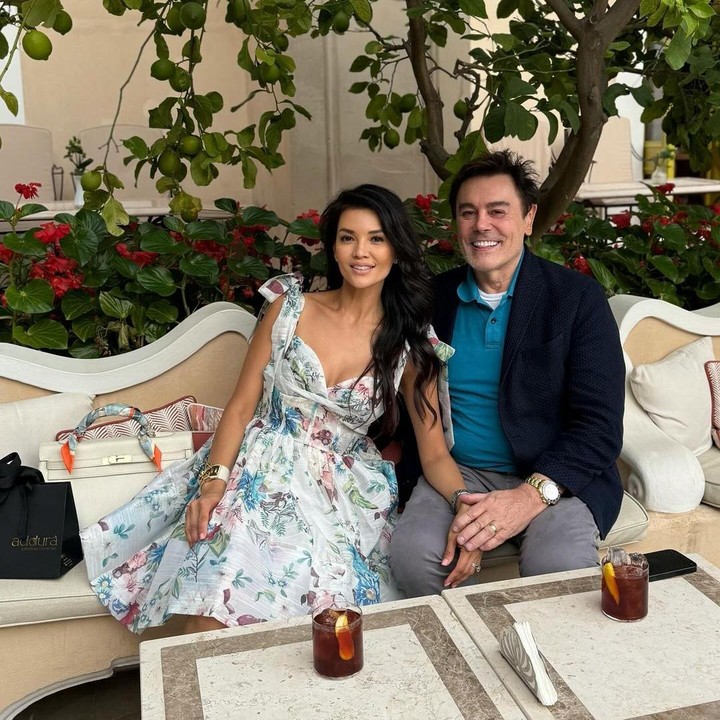<p>Farah Quinn dan suami bulenya, Charles Jost, baru saja menghabiskan waktu bersama dengan liburan ke Italia. Liburan kali ini tampaknya berbeda karena mereka tak membawa kedua anaknya, Bunda. (Foto: Instagram@farahquinnofficial)</p>
