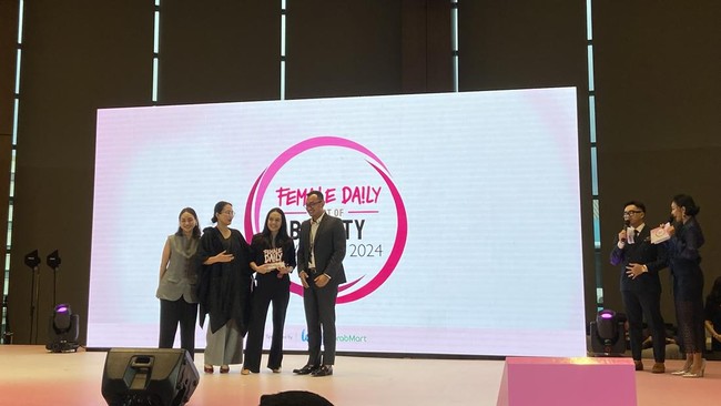 Female Daily Best of Beauty Awards 2024 secara unik menyoroti peran industri kecantikan di masa depan nan lebih baik dan berkelanjutan.