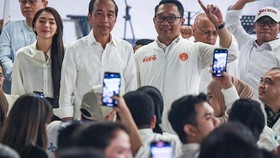 VIDEO: Jokowi Endorse RIDO, PDIP Optimis Pramono-Rano Menang 1 Putaran