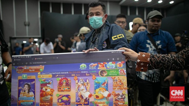 Kabareskrim Polri Komjen Wahyu Widada mengungkapkan ada 85 orang influencer nan menjadi tersangka lantaran melakukan promosi alias endorse gambling online.