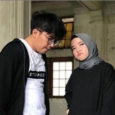 Muncul Pertama Kali ke Publik Usai Nikah Diam-Diam, Nissa Sabyan Tuai Hujatan