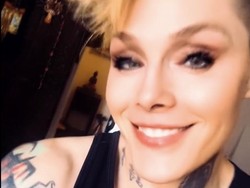 Otep Shamaya Pensiun dari Musik
