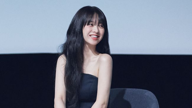 Dalam Light Shop, Park Bo-young berperan sebagai Kwon Young-ji, perawat yang mempunyai hubungan tidak biasa dengan pasiennya.