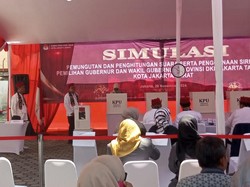 Polisi-KPU Jakbar Gelar Simulasi Pemungutan Suara Pilkada Jakarta