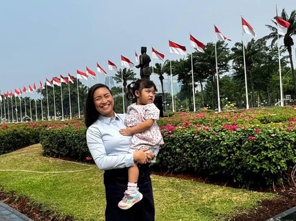 Curi Perhatian! 7 Potret Rahayu Saraswati Rapat di Gedung DPR Sambil Pangku Anak