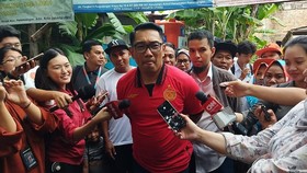 Jawab Tantangan Jakmania, RK Pakai Baju Persija ke Kampung Bayam
