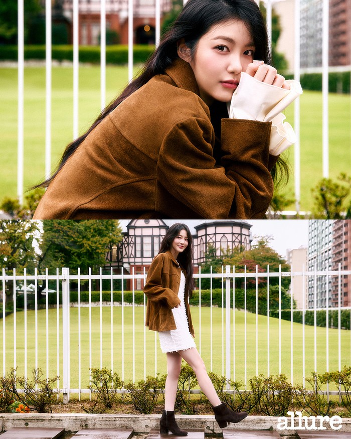 Shin Ye Eun tampil feminin casual dengan dress berwarna putih dari Rotate×Luisaviaroma yang dilengkapi jaket suede Viaplain. Ia memadukan outfit-nya dengan sepatu bot berwarna coklat tua dari Rockport. / Foto: Allure Korea