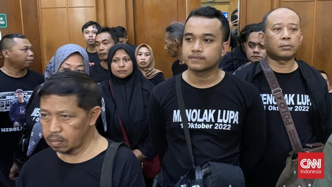 Eks Dirut LIB Hadian adalah 1 dari 6 tersangka yang belum diadili. Dia dilepas dari sel polisi setelah masa penahanan habis, karena berkasnya belum lengkap.