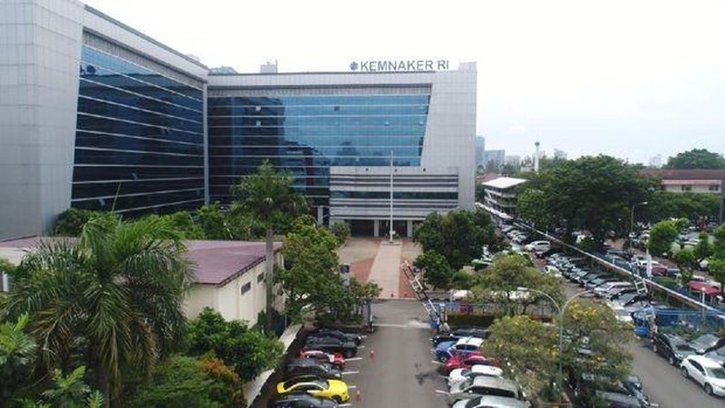 Kementerian Ketenagakerjaan (Kemnaker) meminta para Gubernur untuk menunggu kebijakan Pemerintah Pusat terkait penetapan Upah Minimum (UM) tahun 2025.