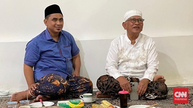 Cawagub Jateng Gus Yasin mendatangi Pengasuh Pondok Pesantren Roudlotul Thalibin Musthofa Bisri namalain Gus Mus jelang Pilgub Jateng 2024.