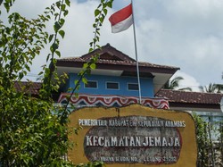 Internet Jadi Primadona di Kantor Camat, Tua-Muda Bahagia