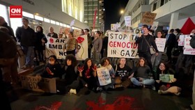 VIDEO: Massa Demo di Kedutaan AS di Israel Tuntut Embargo Senjata