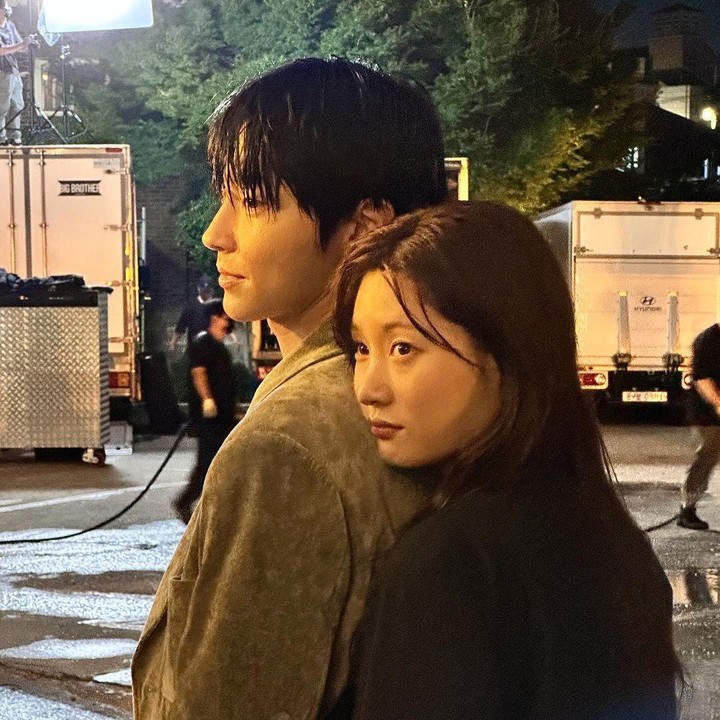 <p>Unggahan foto kedekatan Jung Chaeyeon dan Hwang In Youp di Instagram mereka dipenuhi komentar dari netizen. "Mereka tampak serasi bersama," tutur salah satu netizen. "Mohon maaf ikut salting," kata netizen lainnya. (Foto: Instagram @hi_high_hy)</p>