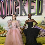 Potret Gaun-gaun 'Magical' Ariana Grande dan Cynthia Erivo di Premier Film Wicked