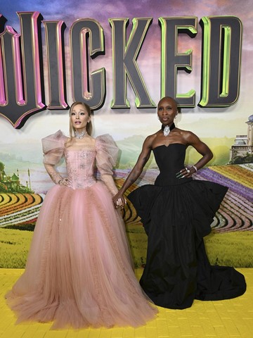 Potret Gaun-gaun 'Magical' Ariana Grande dan Cynthia Erivo di Premier Film Wicked