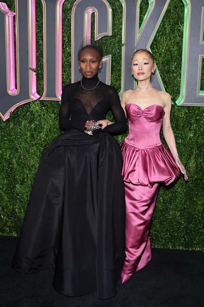 Penampilan Cynthia dan Ariana lebih