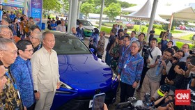 Menperin Cek Langsung Mobil Hidrogen Toyota Mirai di GJAW 2024