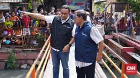 Makin Lengket, Anies Temani Pramono Blusukan di Cengkareng Jakbar