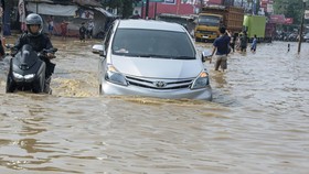 Waspada Water Hammer, Mesin Mobil 'Meledak' Saat Terjang Banjir