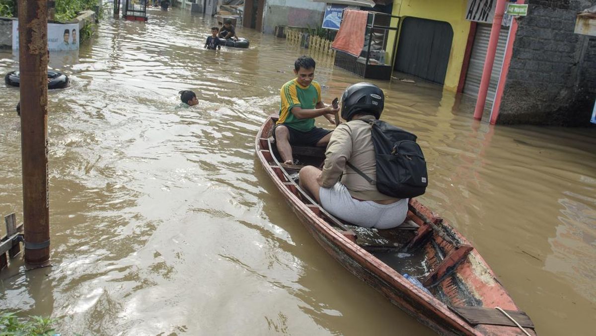 25 Rumah Terendam Banjir di Cipatat Bandung Barat