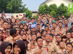 Momen Hangat Siswa SMKN 7 Semarang Saat Rekam Video Kunjungan Gibran