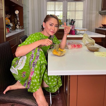 Nyamannya Jadi ART Inul Daratista, Gaji di Atas UMR hingga Bisa Umrah Gratis